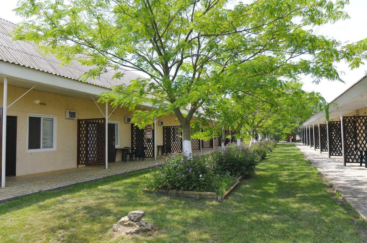 База Відпочинку "Сонячна" Primorskoye Exterior photo